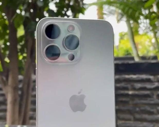 iPhone 17 будет значительно дороже, чем предыдущая модель.</p>
<p>Виной тому будет 2 раза больше мегапикселей во фронтальной камере