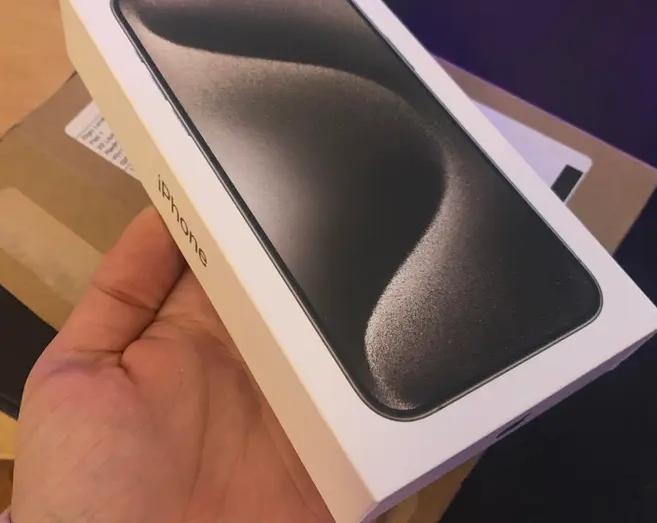 iPhone с Android? Покупатель из Великобритании получил сюрприз — телефон на базе Android в маскировке iPhone 15 Pro Max