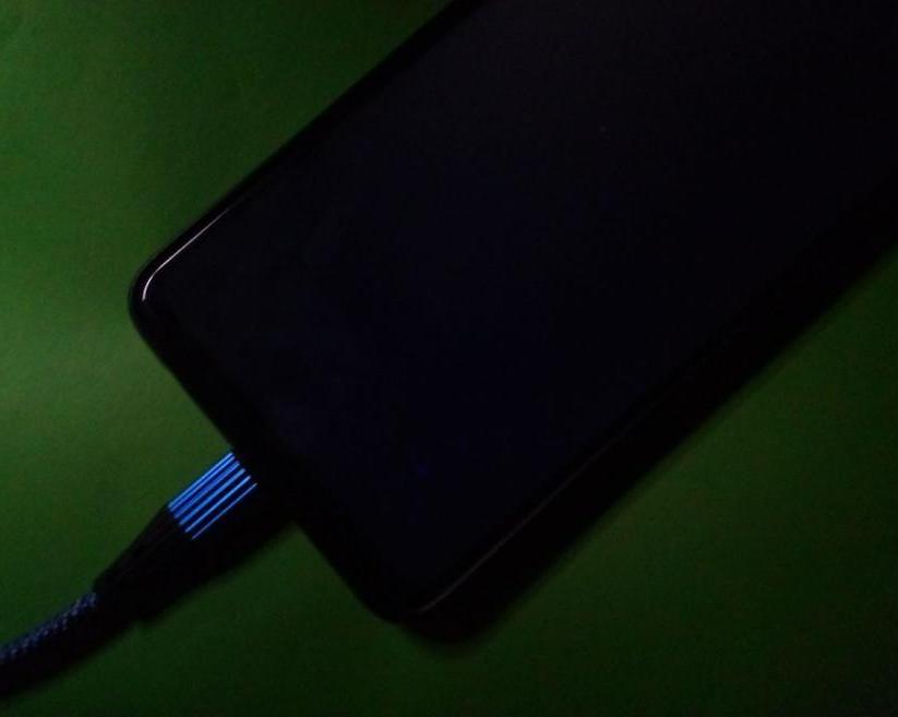 Как правильно заряжать смартфон