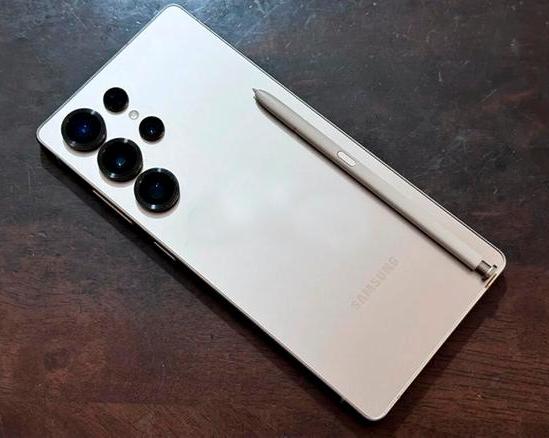 Крупное обновление ПО для Galaxy S25 от Samsung откладывается