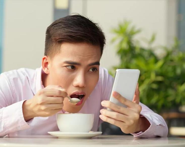 Как нас вынуждают пользоваться смартфонами