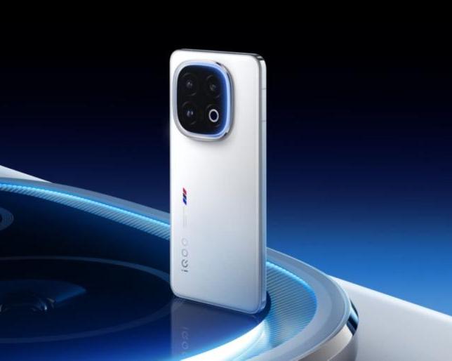 iQOO 15 Ultra получит игровые кнопки и активное охлаждение