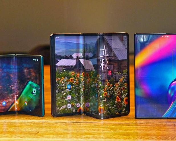 Компания TCL представила первый в мире смартфон с двойным складыванием