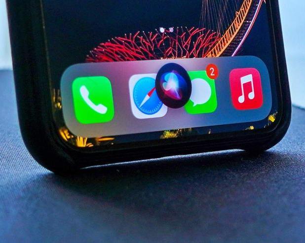 Марк Гурман: Siri уходит на второй план, Apple работает над новым ассистентом с ИИ