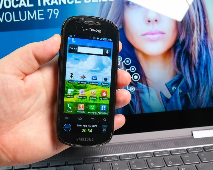 Краткий обзор Samsung Galaxy S Continuum: смартфон с двумя экранами из 2010 года