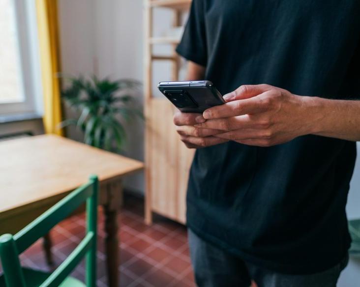 Купить ли флагман вместо смартфона среднего уровня? Samsung обещает семь поколений Android новым Galaxy S24