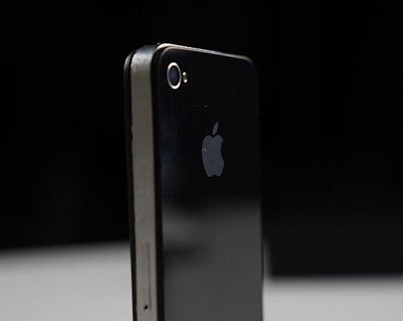 iPhone без портов: почему Apple так и не решилась на этот шаг?